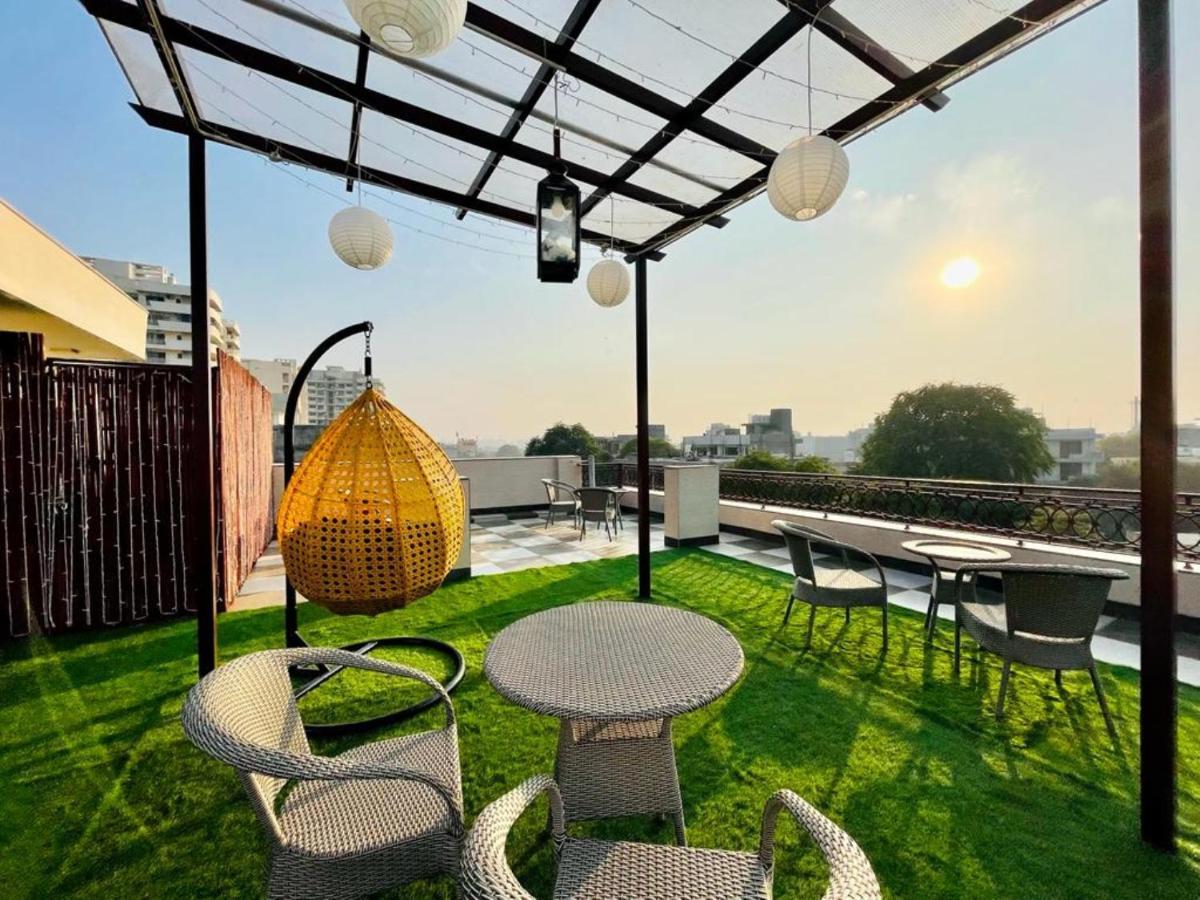 Bluo Studio4 Golf Course Road - Gym, Balcony, Lift Ґурґаон Екстер'єр фото