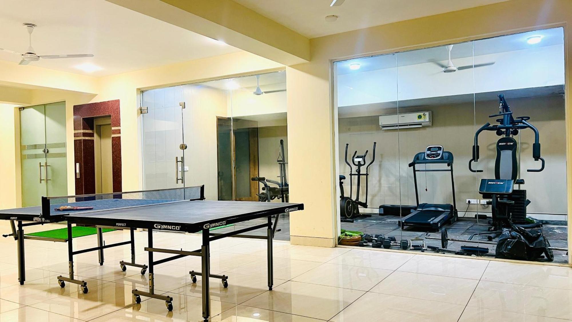 Bluo Studio4 Golf Course Road - Gym, Balcony, Lift Ґурґаон Екстер'єр фото