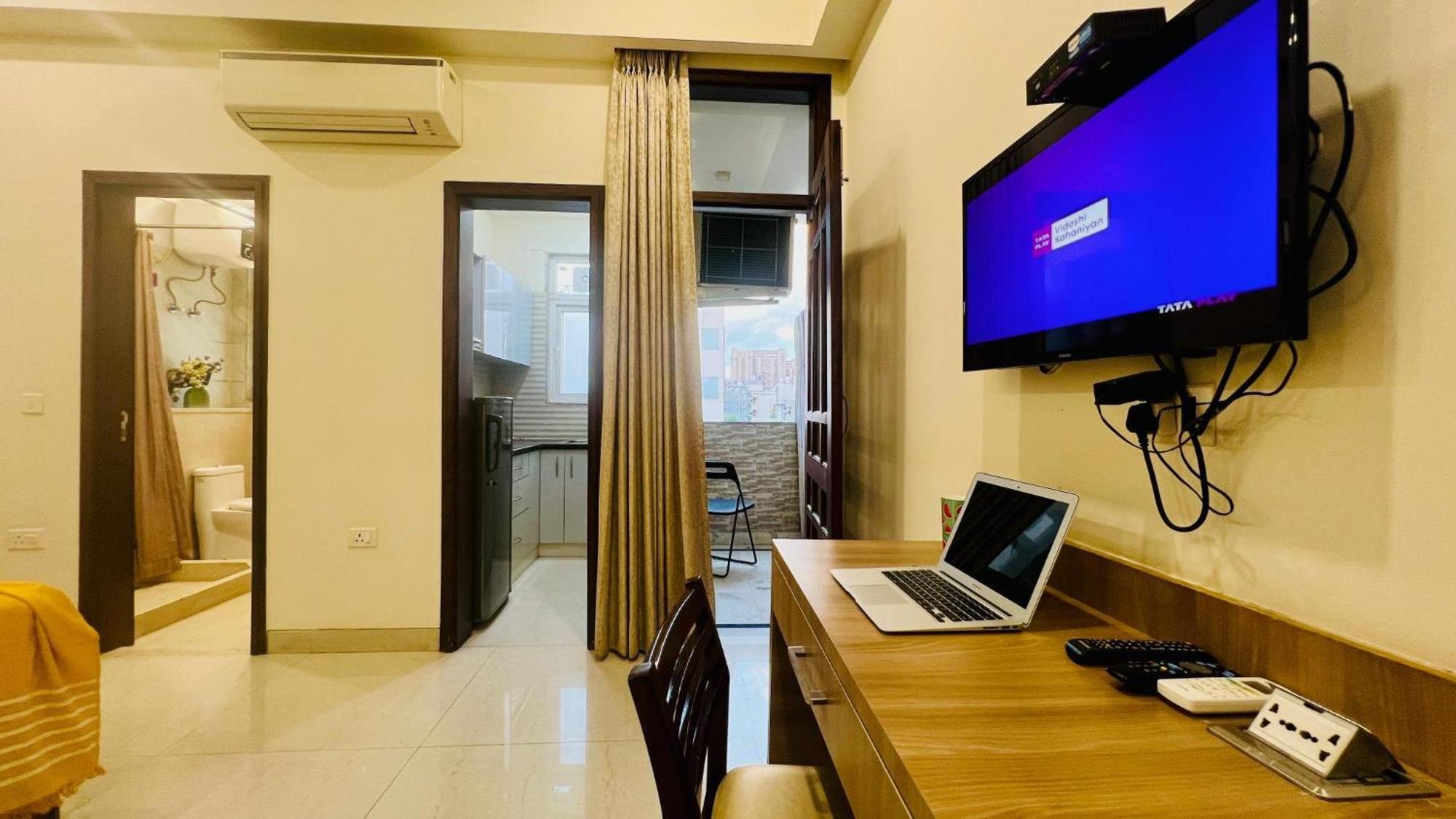 Bluo Studio4 Golf Course Road - Gym, Balcony, Lift Ґурґаон Екстер'єр фото