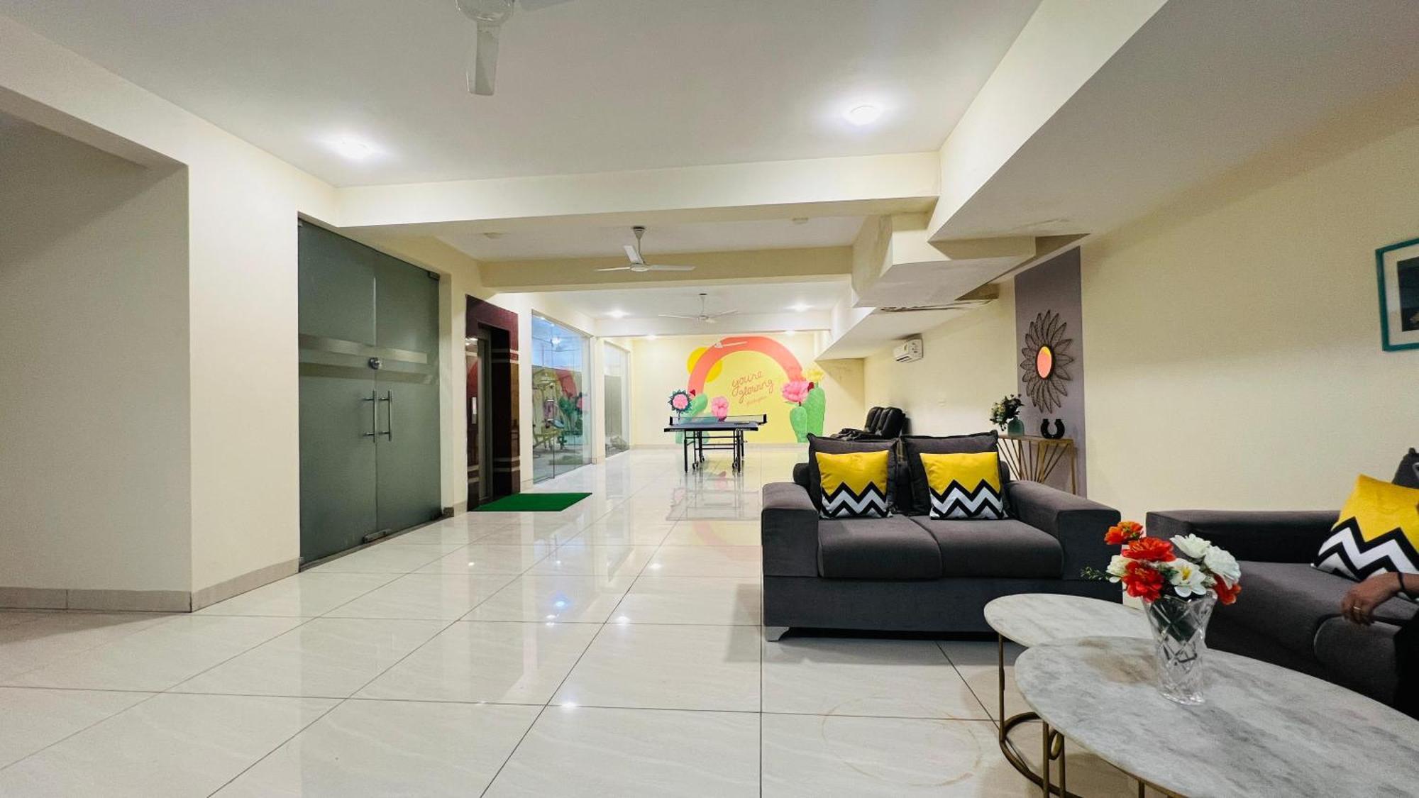 Bluo Studio4 Golf Course Road - Gym, Balcony, Lift Ґурґаон Екстер'єр фото